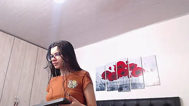 pinky f00x online show from November 8, 7:34 pm