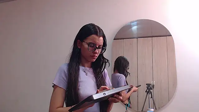 pinky f00x online show from February 5, 8:24 pm