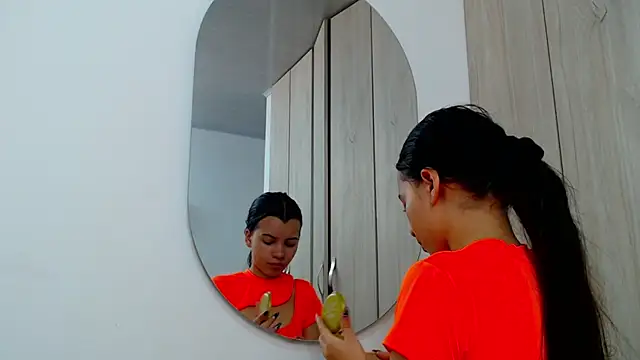 pinky f00x online show from February 20, 7:25 pm