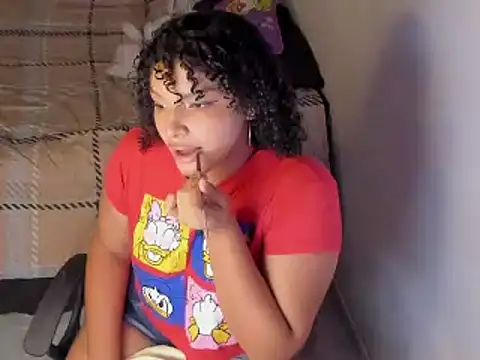 chloe kisses online show from March 3, 11:38 am