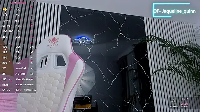 Snapshot of daisyblushh chatting on September 8, 7:24 pm daisyblushh online show from September 8, 7:24 pm