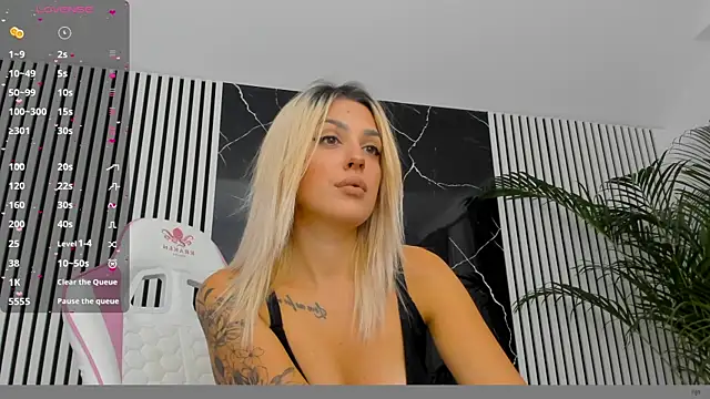 Snapshot of daisyblushh chatting on September 30, 6:57 pm daisyblushh online show from September 30, 6:57 pm