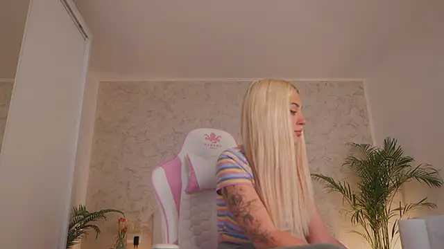 daisyblushh online show from April 9, 4:01 pm