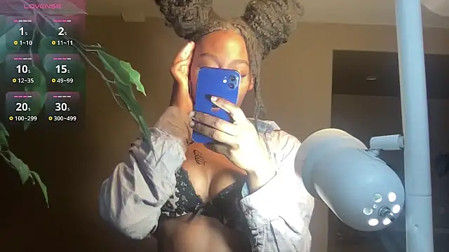 Snapshot of maskedgirl5005 chatting on September 13, 9:58 pm maskedgirl5005 online show from September 13, 9:58 pm