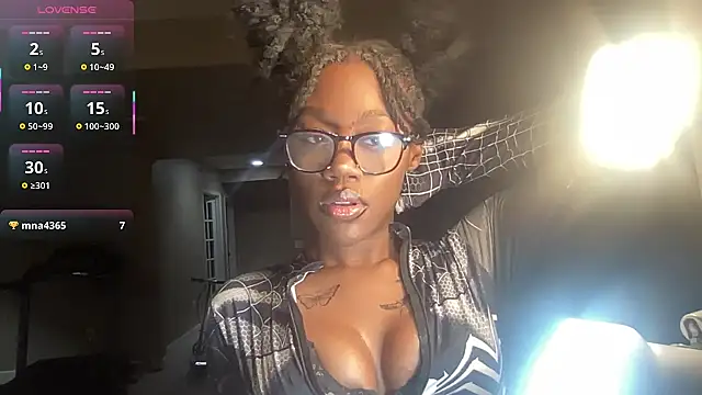 Snapshot of maskedgirl5005 chatting on September 26, 9:52 pm maskedgirl5005 online show from September 26, 9:52 pm