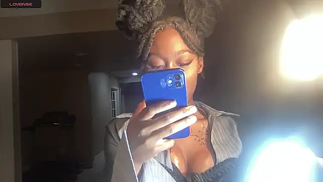 Snapshot of maskedgirl5005 chatting on September 28, 12:38 am maskedgirl5005 online show from September 28, 12:38 am