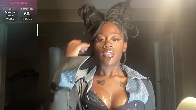 Snapshot of maskedgirl5005 chatting on October 1, 11:44 pm maskedgirl5005 online show from October 1, 11:44 pm