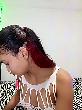 liz7skinny online show from April 4, 8:06 pm