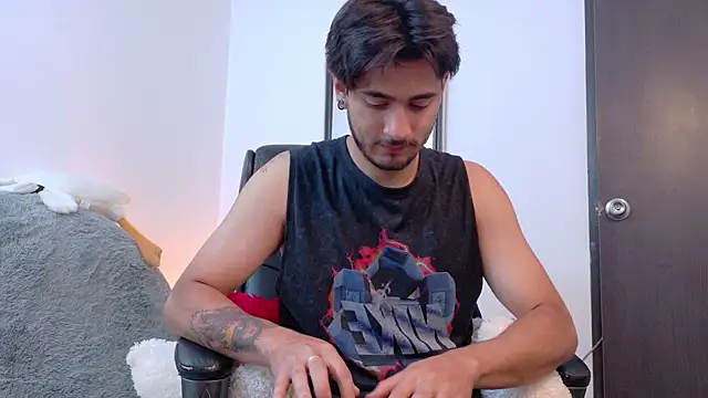 Snapshot of Elian_savoy chatting on June 4, 2:28 am Elian savoy online show from June 4, 2:28 am