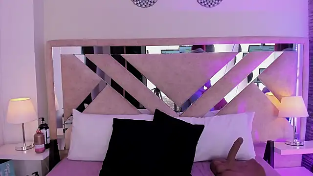 ximena vasquez8 online show from April 1, 4:24 am