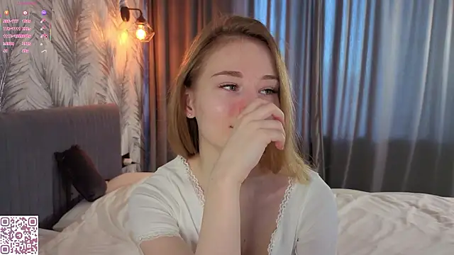 ElvinaRose online show from March 27, 4:40 am