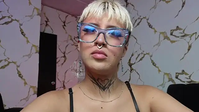 Snapshot of Rebeka-baker chatting on March 30, 11:39 pm Rebeka-baker online show from March 30, 11:39 pm