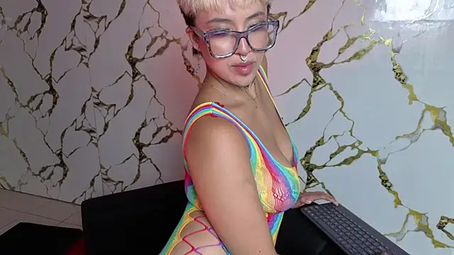Snapshot of Rebeka-baker chatting on April 9, 2:33 am Rebeka-baker online show from April 9, 2:33 am