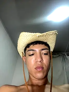 Snapshot of Hotboy00o chatting on October 13, 12:32 am Hotboy00o online show from October 13, 12:32 am