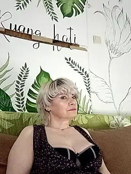 Catty Lady online show from April 20, 7:15 pm