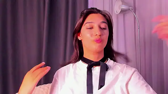 Elfy Rare  online show from October 11, 2:59 pm