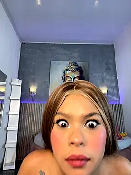 Snapshot of Saracooper__ chatting on October 26, 3:34 am Saracooper online show from October 26, 3:34 am