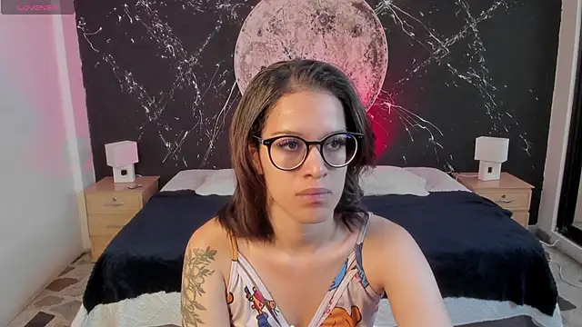 Snapshot of ZoeWestt chatting on September 15, 12:27 pm ZoeWestt online show from September 15, 12:27 pm