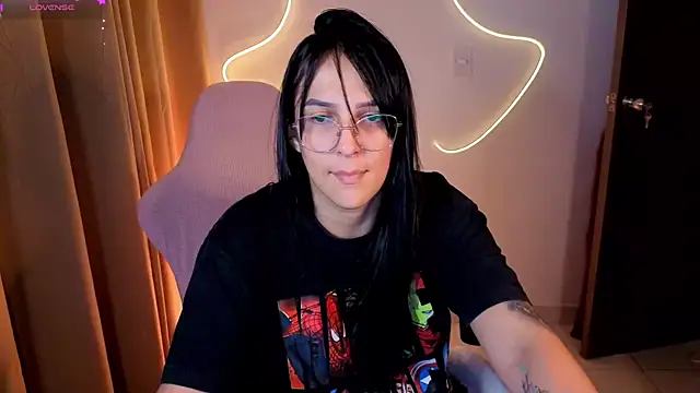 Snapshot of kimflexible_x chatting on December 16, 4:06 am kimflexible x online show from December 16, 4:06 am