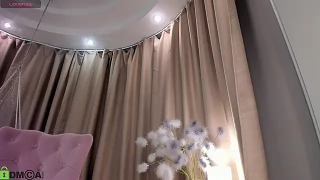 Naomi   Rias online show from October 27, 11:20 pm