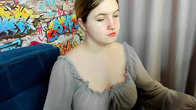 Julia Jips online show from October 14, 1:06 am