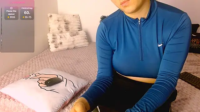 Snapshot of hannia_baileys chatting on October 26, 11:20 pm hannia baileys online show from October 26, 11:20 pm