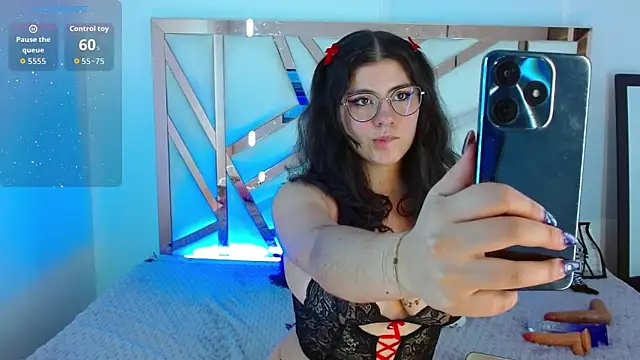 Snapshot of hannia_baileys chatting on December 15, 12:59 am hannia baileys online show from December 15, 12:59 am