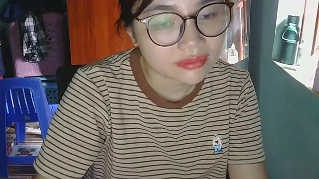 Snapshot of Uhem112 chatting on September 27, 8:19 am Uhem112 online show from September 27, 8:19 am