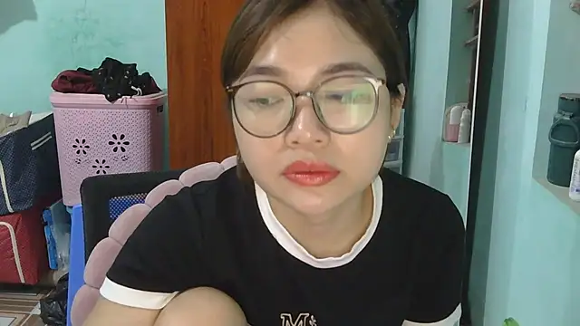 Snapshot of Uhem112 chatting on October 4, 2:26 pm Uhem112 online show from October 4, 2:26 pm