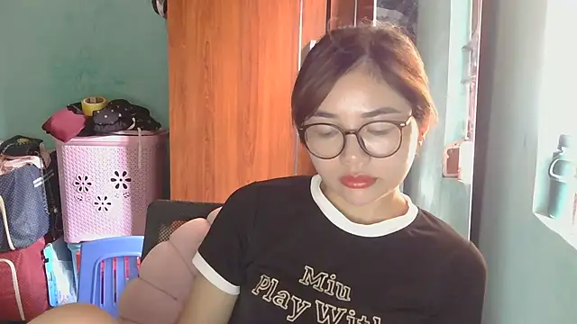 Snapshot of Uhem112 chatting on October 5, 2:32 am Uhem112 online show from October 5, 2:32 am