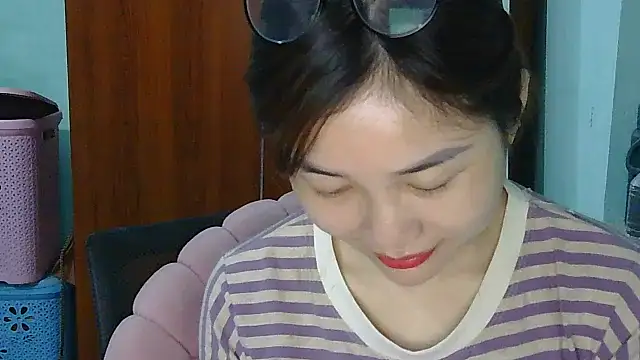 Snapshot of Uhem112 chatting on October 7, 12:52 am Uhem112 online show from October 7, 12:52 am