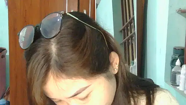 Snapshot of Uhem112 chatting on October 7, 12:57 pm Uhem112 online show from October 7, 12:57 pm