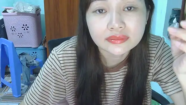 Snapshot of Uhem112 chatting on October 9, 1:20 pm Uhem112 online show from October 9, 1:20 pm