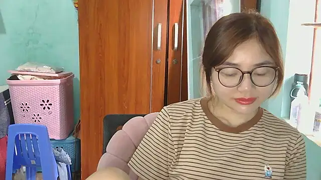 Snapshot of Uhem112 chatting on October 10, 1:26 am Uhem112 online show from October 10, 1:26 am