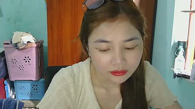 Snapshot of Uhem112 chatting on October 16, 1:50 am Uhem112 online show from October 16, 1:50 am