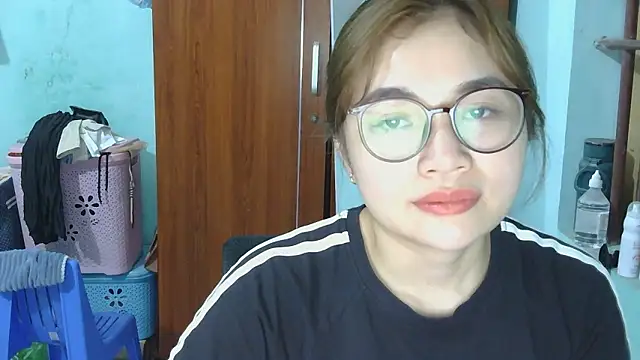 Snapshot of Uhem112 chatting on October 17, 12:52 pm Uhem112 online show from October 17, 12:52 pm