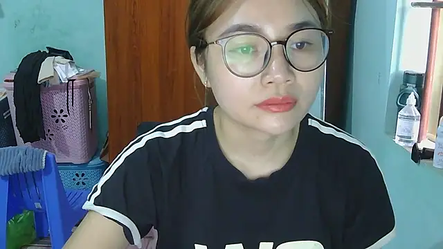 Snapshot of Uhem112 chatting on October 18, 1:52 am Uhem112 online show from October 18, 1:52 am