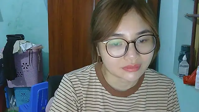 Snapshot of Uhem112 chatting on October 18, 2:18 pm Uhem112 online show from October 18, 2:18 pm