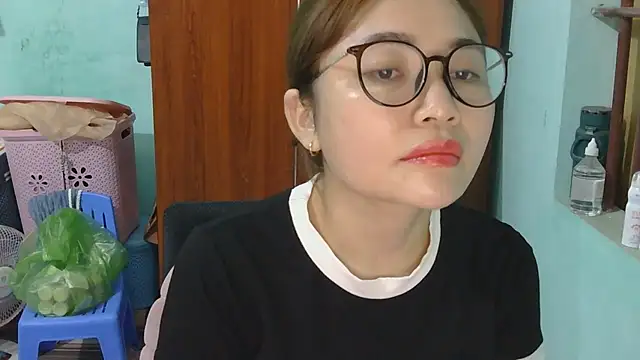 Snapshot of Uhem112 chatting on October 20, 1:11 pm Uhem112 online show from October 20, 1:11 pm