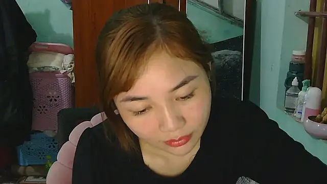 Snapshot of Uhem112 chatting on November 11, 1:44 pm Uhem112 online show from November 11, 1:44 pm