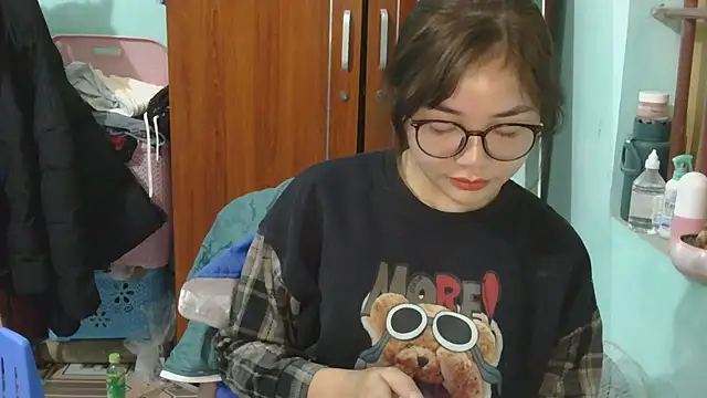 Snapshot of Uhem112 chatting on November 18, 1:11 am Uhem112 online show from November 18, 1:11 am