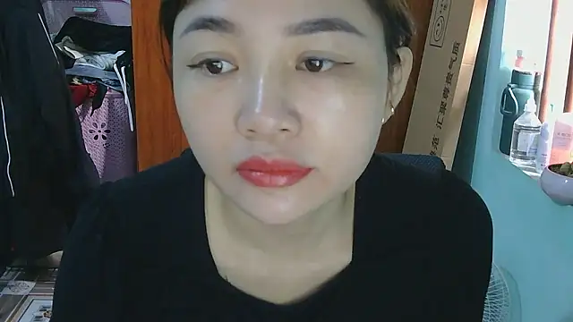 Snapshot of Uhem112 chatting on November 23, 2:55 am Uhem112 online show from November 23, 2:55 am