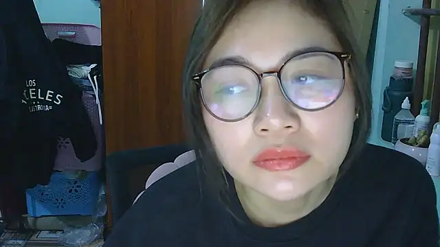 Snapshot of Uhem112 chatting on November 25, 1:22 pm Uhem112 online show from November 25, 1:22 pm