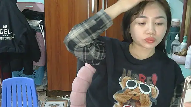 Snapshot of Uhem112 chatting on November 28, 12:52 pm Uhem112 online show from November 28, 12:52 pm