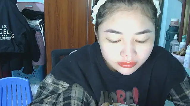 Snapshot of Uhem112 chatting on November 29, 12:57 am Uhem112 online show from November 29, 12:57 am