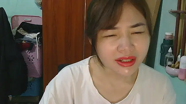 Snapshot of Uhem112 chatting on December 2, 1:11 am Uhem112 online show from December 2, 1:11 am