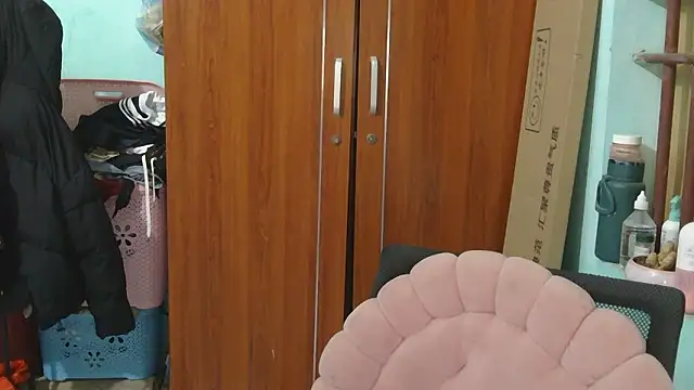 Snapshot of Uhem112 chatting on December 4, 1:04 am Uhem112 online show from December 4, 1:04 am