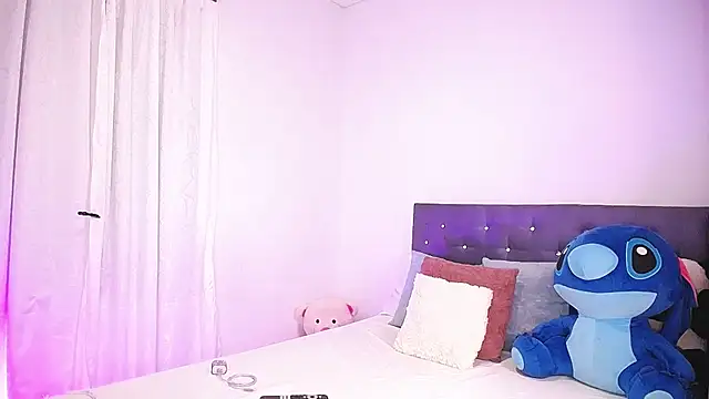 BryanaSmith21 online show from September 29, 9:30 pm