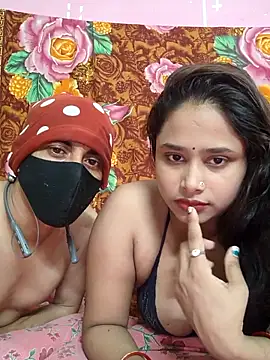 Snapshot of Seducing_couple chatting on May 10, 4:50 am Seducing couple online show from May 10, 4:50 am