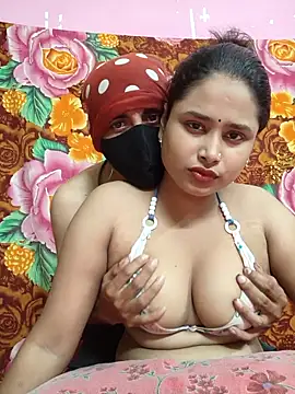 Snapshot of Seducing_couple chatting on May 26, 4:30 am Seducing couple online show from May 26, 4:30 am